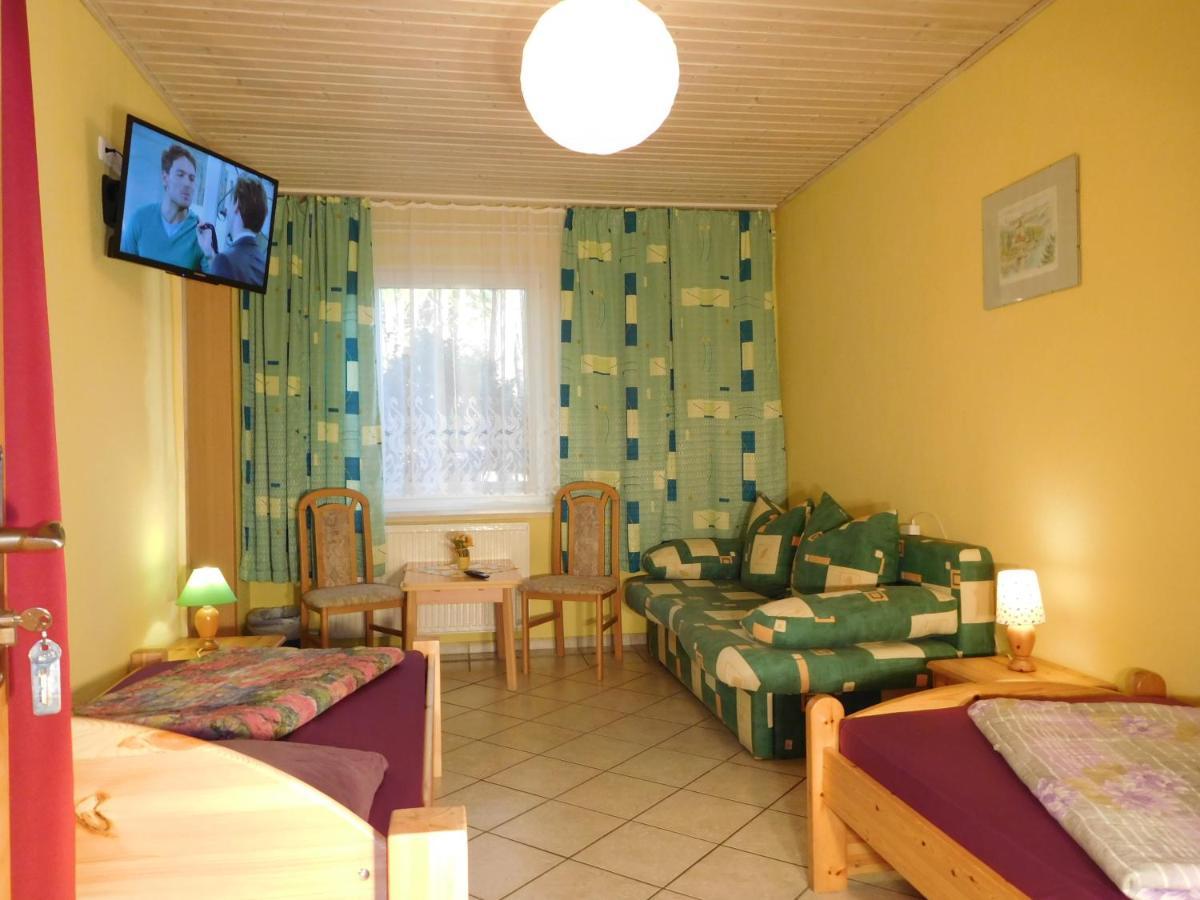 Hostel Waldhaus Am Ferienpark Mirow -Zimmer Du Wc Esterno foto