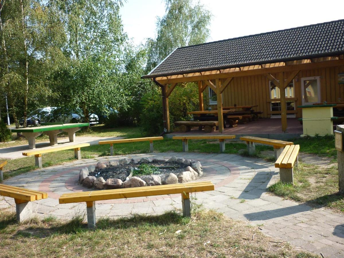 Hostel Waldhaus Am Ferienpark Mirow -Zimmer Du Wc Esterno foto