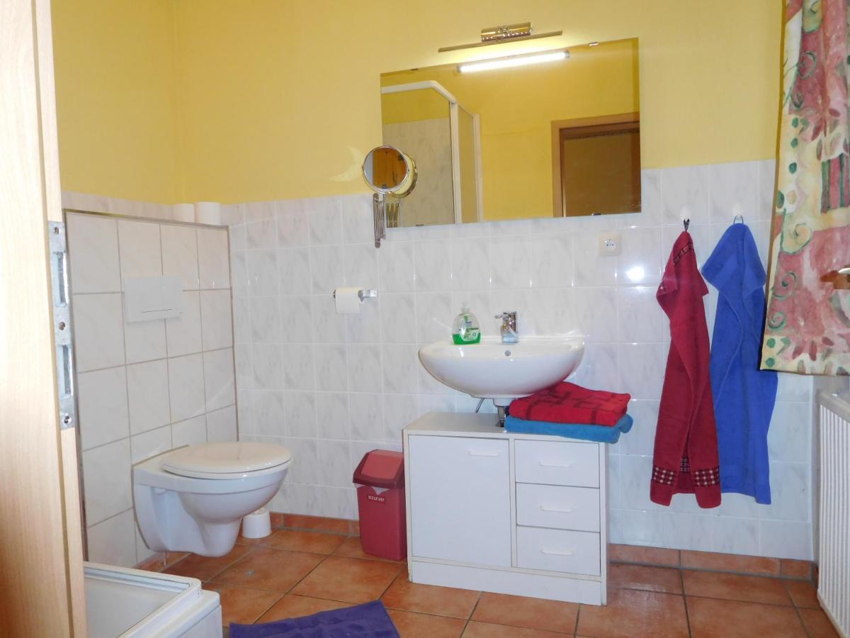 Hostel Waldhaus Am Ferienpark Mirow -Zimmer Du Wc Esterno foto