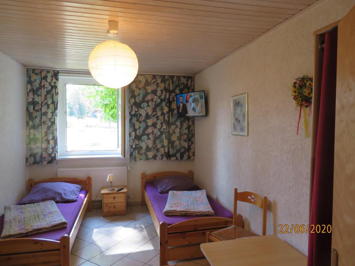 Hostel Waldhaus Am Ferienpark Mirow -Zimmer Du Wc Esterno foto